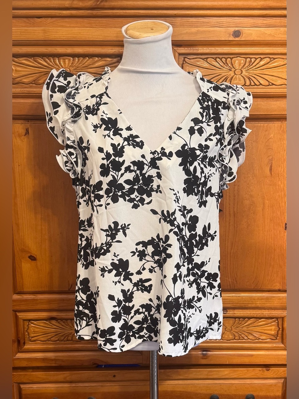 Black & White Floral V-Neck Ruffle Sleeve Blouse